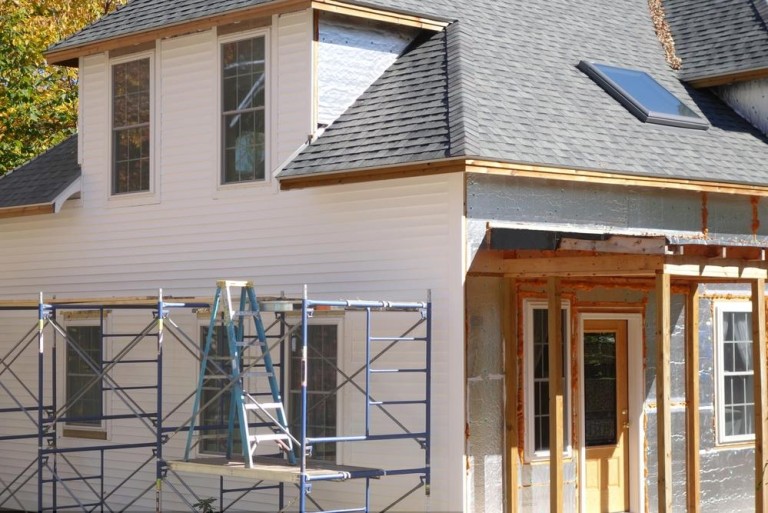 Guide d'installation de bardage à Nouzonville : bois, zinc ou ardoise ?