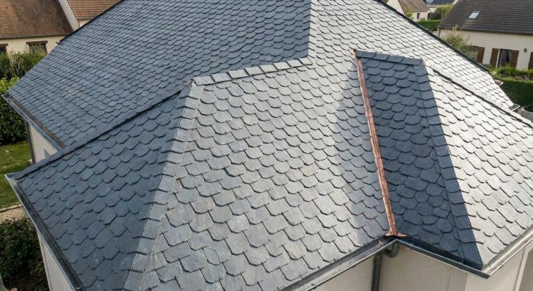 Toiture en ardoise à Nouzonville, avantages et durabilité